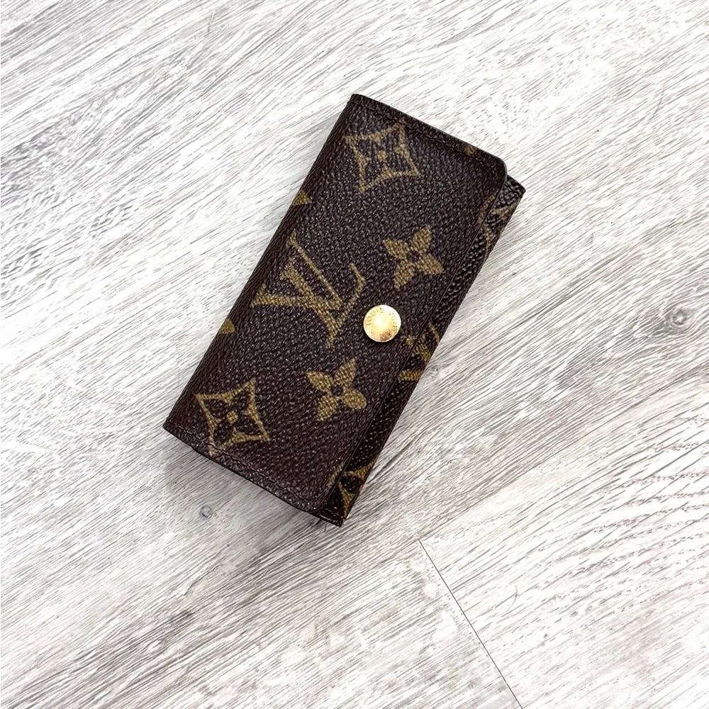 Louis Vuitton Brown Monogram Key Holder - Picture 1 of 8